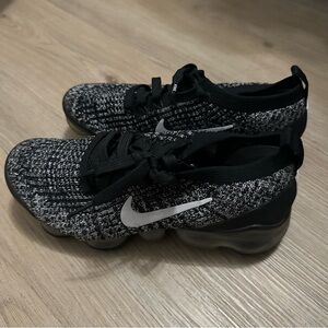 Nike Women’s Air VaporMax FlyKnit Shoes Size 6